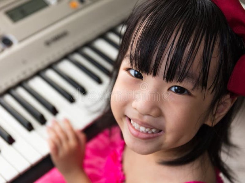 Learn to play with both hands with chords in 5 months all in practical from the beginning online les - Image 2