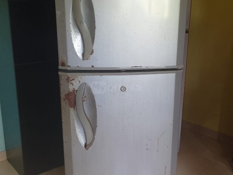 Looking for a reliable used refrigerator in Sri Lanka? Check out this LG Expresscool refrigerator fo
