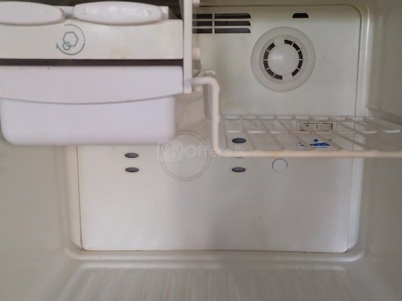 Looking for a reliable used refrigerator in Sri Lanka? Check out this LG Expresscool refrigerator fo - Image 3