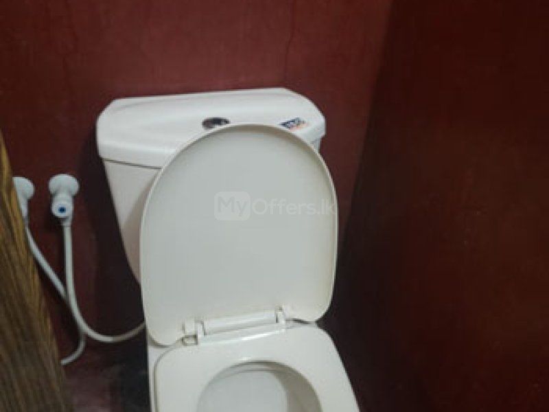 "Rooms for rent for working ladies, female students, etc.
Annex is equipped with attached bathroom  - Image 4